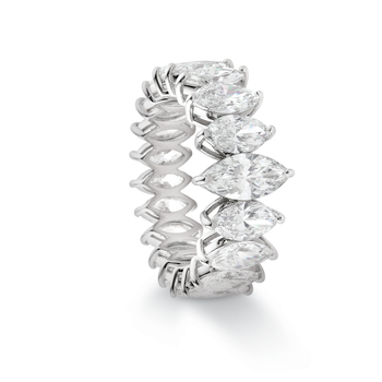 Alliance, taille marquise, en or blanc par George Hakim