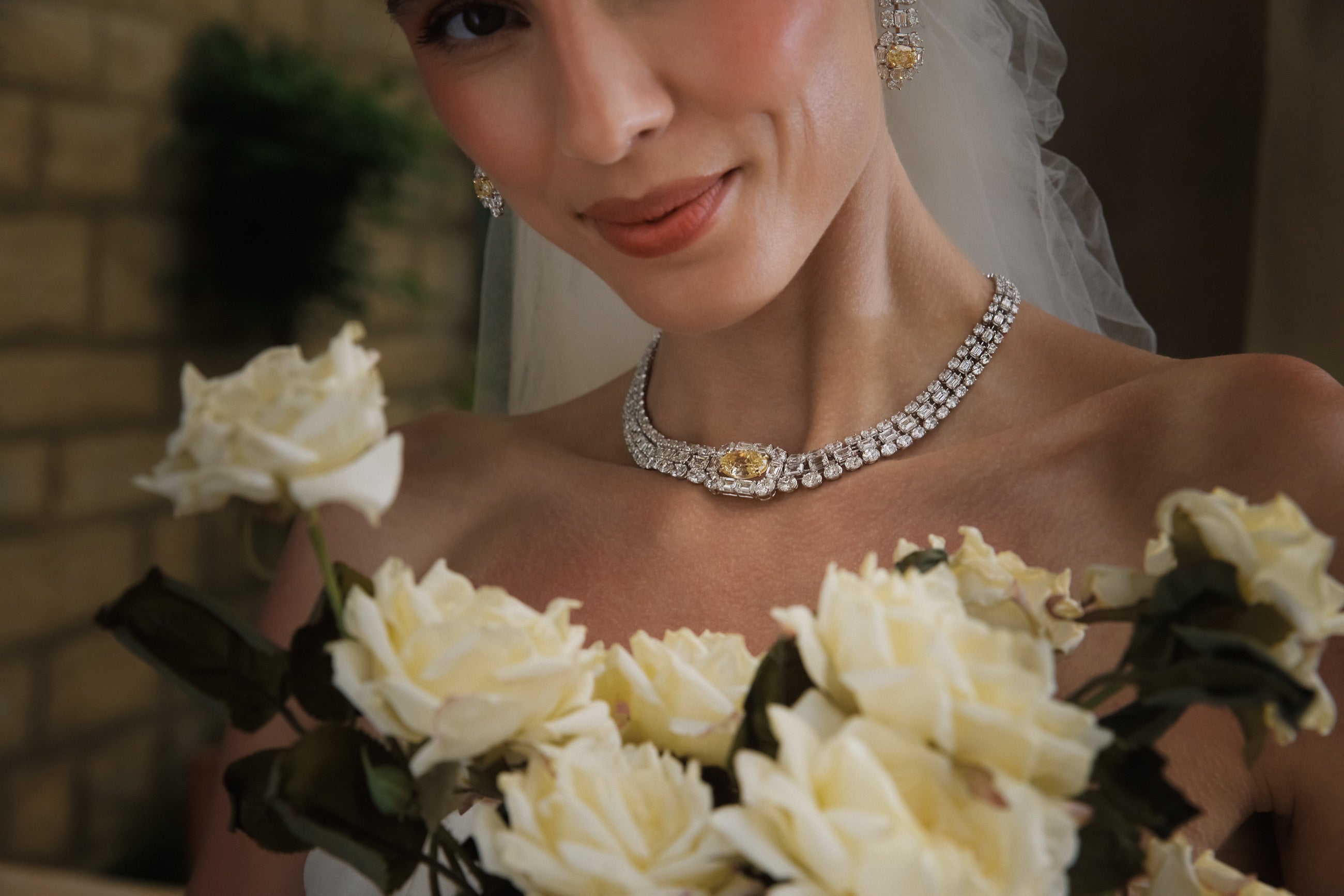 Bride wearing the Seirios necklace and earrings